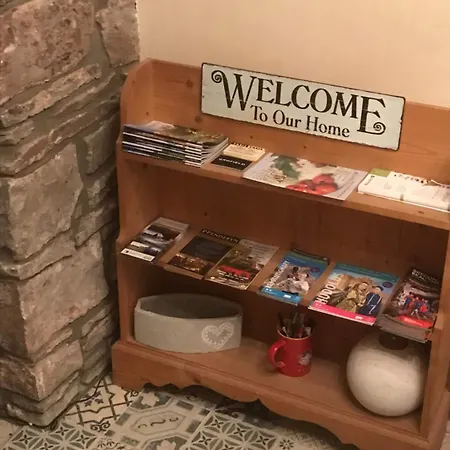 Deri-Down Guest House-3