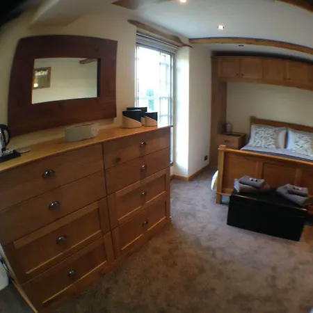 Deri-Down Guest House-2