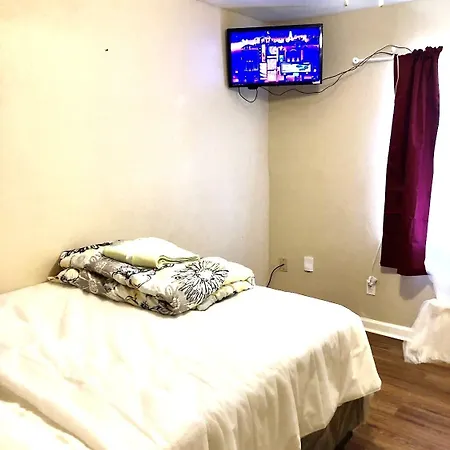 The Ugly House-3