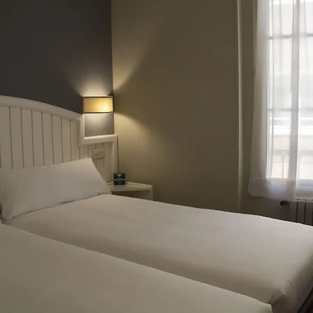 Alda Miramar Rooms-3