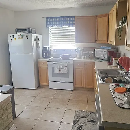 Sebastian Gardens Inn & Suites-3