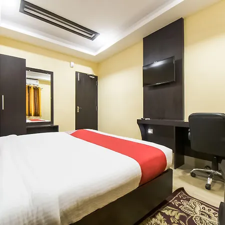 Oyo 33503 Hotel Holiday International-3