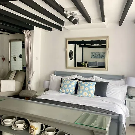 Chestnut Tree Cottage, 7 High Street-2