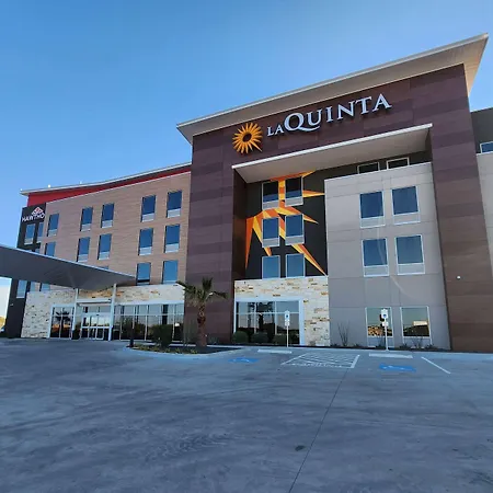 La Quinta Inn & Suites By Wyndham Del Rio-3