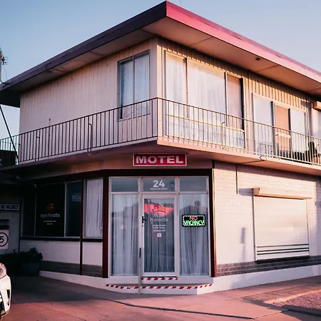 Motel Poinsettia-2