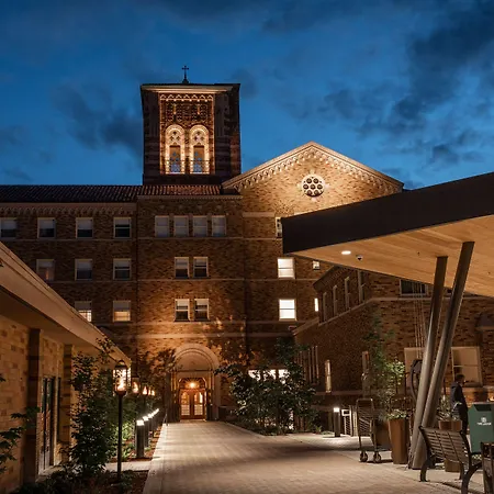 The Lodge At St Edward Park-3