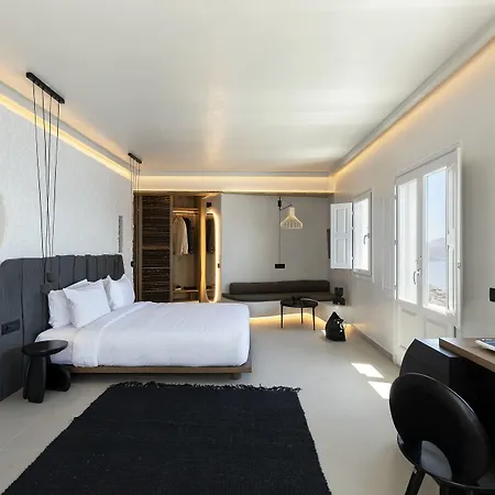 Hom Santorini-2