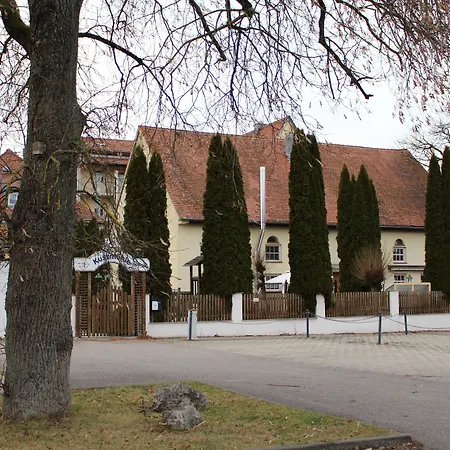 Hotel Am Friedberger See-3