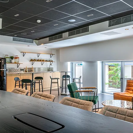 Best Western M-Treize Paris Asnieres-3
