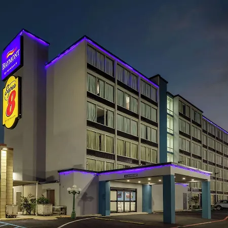 Super 8 By Wyndham Laredo-2