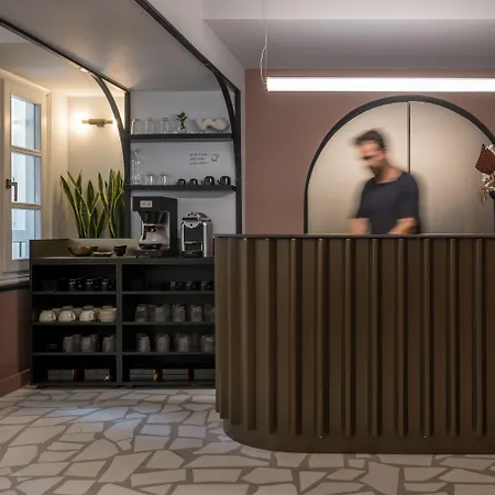 72 Ad Urban Comfort Suites-3