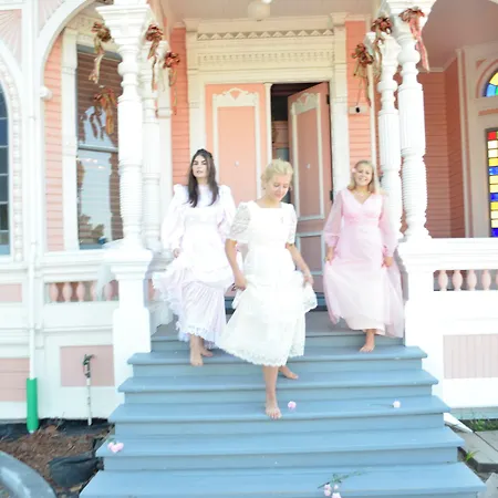 Pinc Lady Mansion-2
