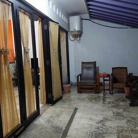 Dewi House Pondok Hijau Parongpong Bandung 1-3