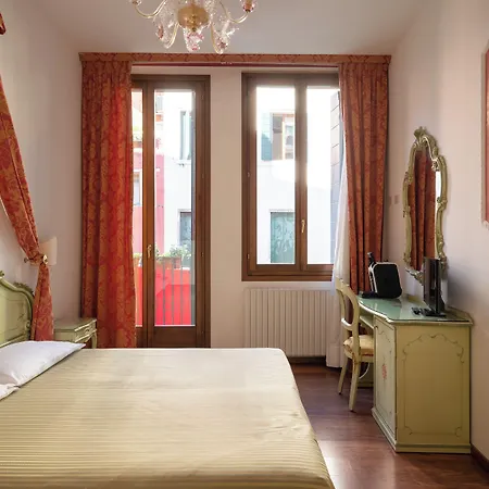 Hotel Al Sotoportego-2