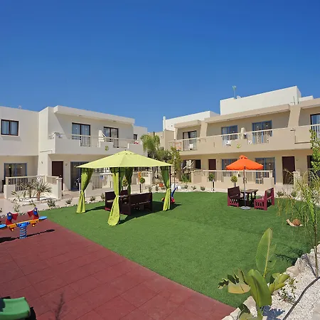 Nelia Gardens-2