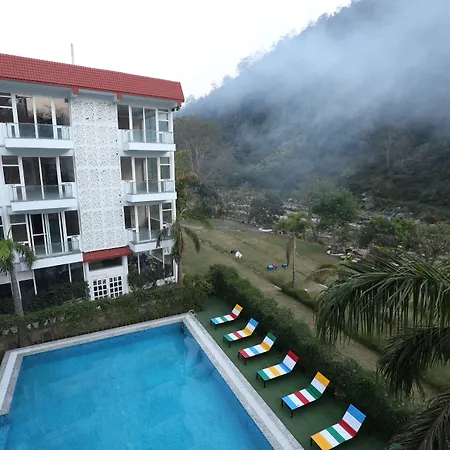 Avenue 18 Resort-3