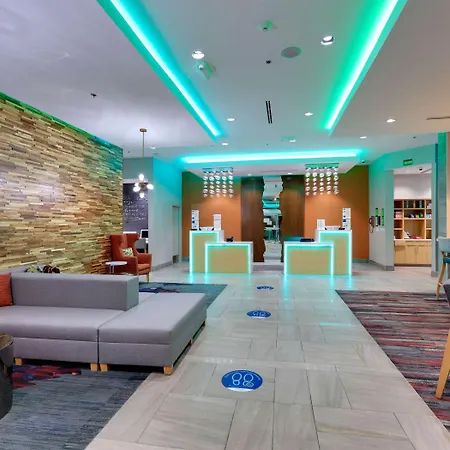 La Quinta Inn & Suites By Wyndham Lakeway-3