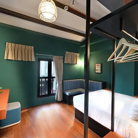 Dream Chaser Boutique Capsule Hotel-3