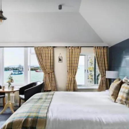 Lifeboat Inn-3