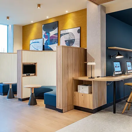Courtyard By Marriott Paris Charles De Gaulle Central Airport-2