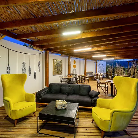 Anda Beach Bistro & Rooms-3