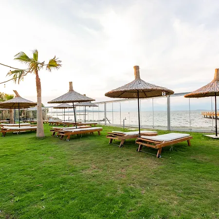 Anda Beach Bistro & Rooms-2