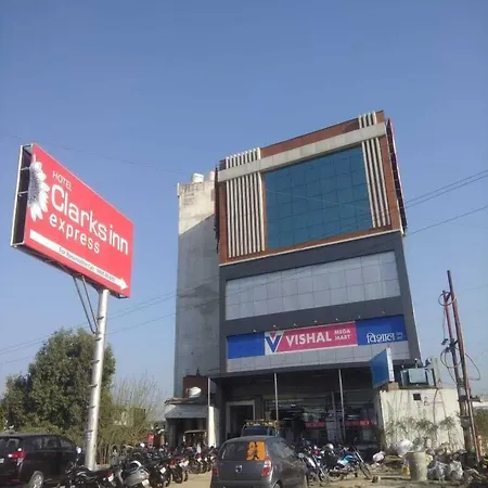 Hotel Aakriti Clarks Inn Express-3