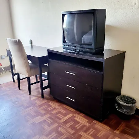 Metro Inn & Suites-2