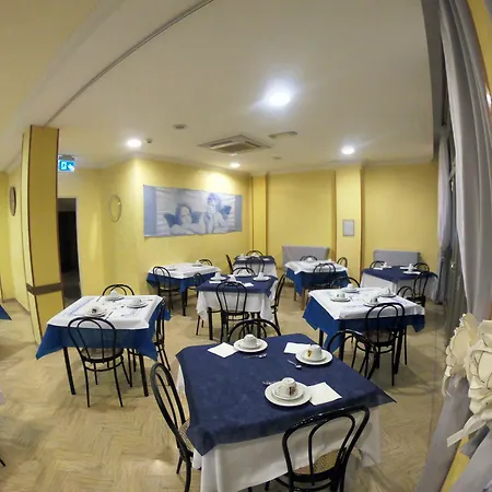 Hotel Half Moon Airport Restaurant-3