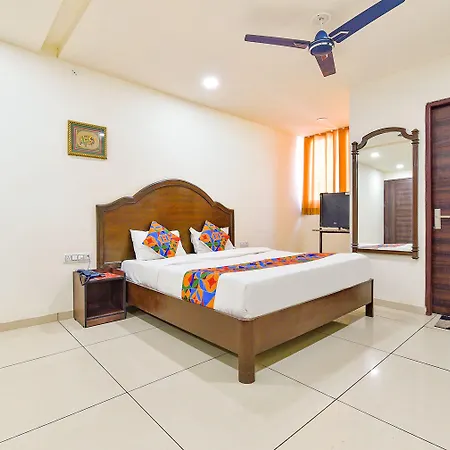 Fabhotel Monark-3