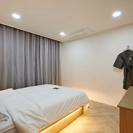 Hotel Sounds-3