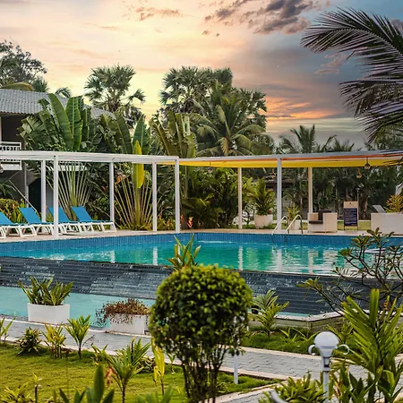 Foxoso La Beach Resort & Spa-3