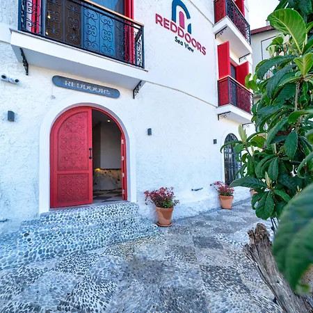 Reddoors Suites Sea View-3