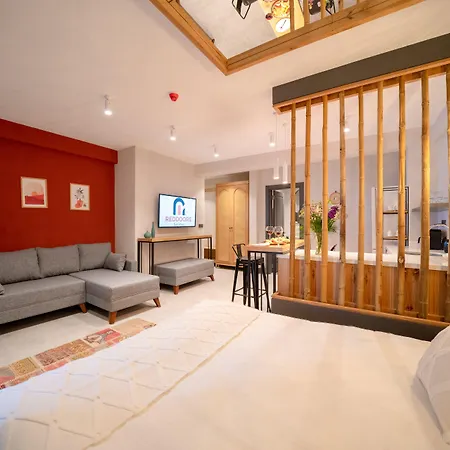 Reddoors Suites Sea View-2