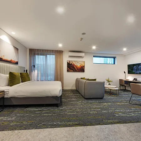 Littomore Suites Kingswood-3