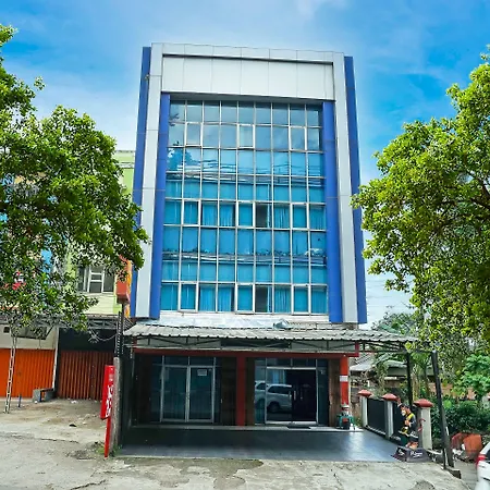 Oyo 90390 Hotel Rd Premium-2