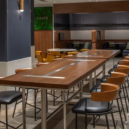 Courtyard By Marriott Olympia-3