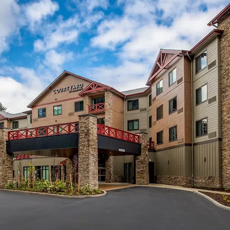 Courtyard By Marriott Olympia-3