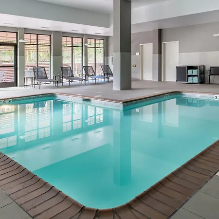 Courtyard By Marriott Olympia-2