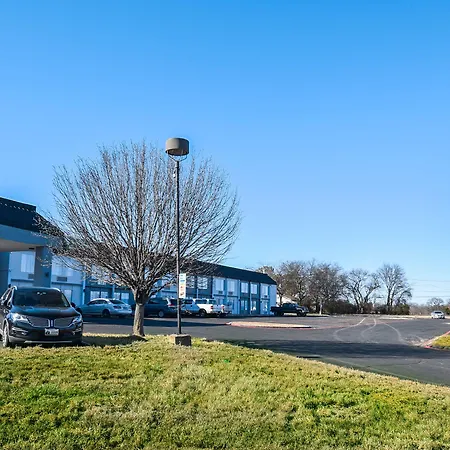 Quality Inn & Suites Sulphur Springs-3