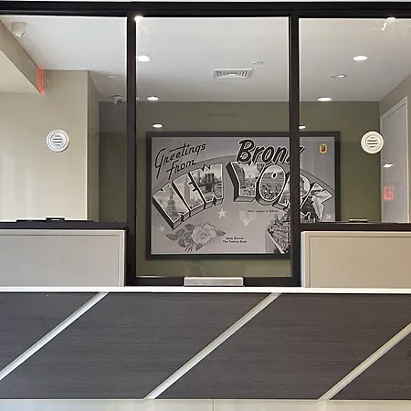 Super 8 By Wyndham Bronx Near Botanical Garden-2