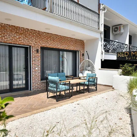 Red Moon Suites-2
