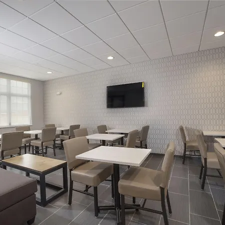 Microtel Inn & Suites By Wyndham Loveland-3