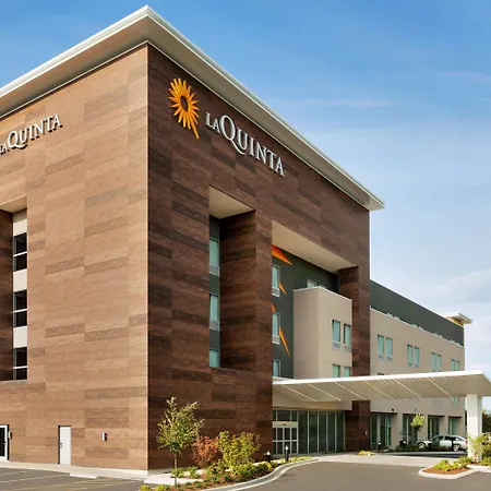 La Quinta Inn & Suites By Wyndham Burlington-3