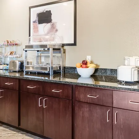 Cobblestone Hotel & Suites - Newport-3