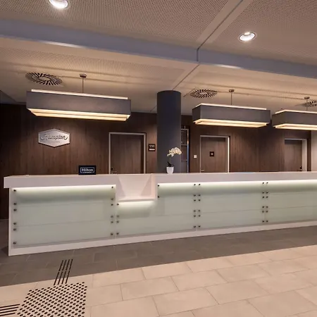 Hampton By Hilton Duesseldorf City Centre-3