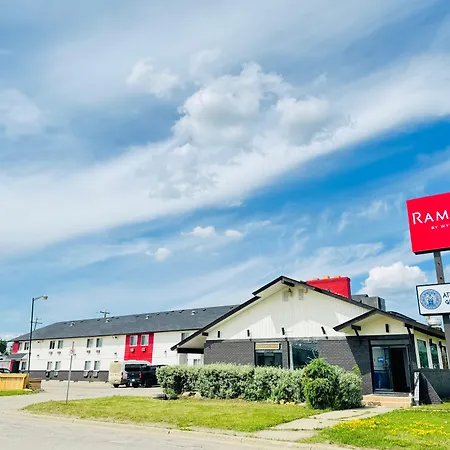 Ramada By Wyndham Dawson Creek-3
