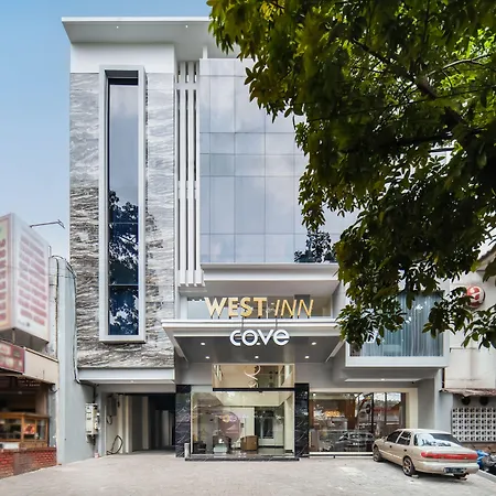 West Inn Cihampelas-2