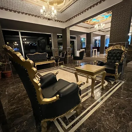 Grand Black Hotel-2
