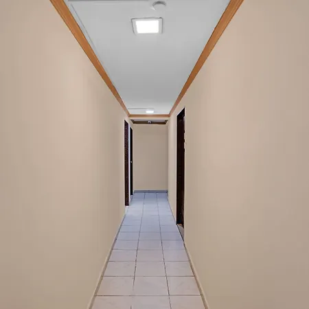 Itsy Hotels Aakash,100 Mts From Sardar Patel Stadium-2